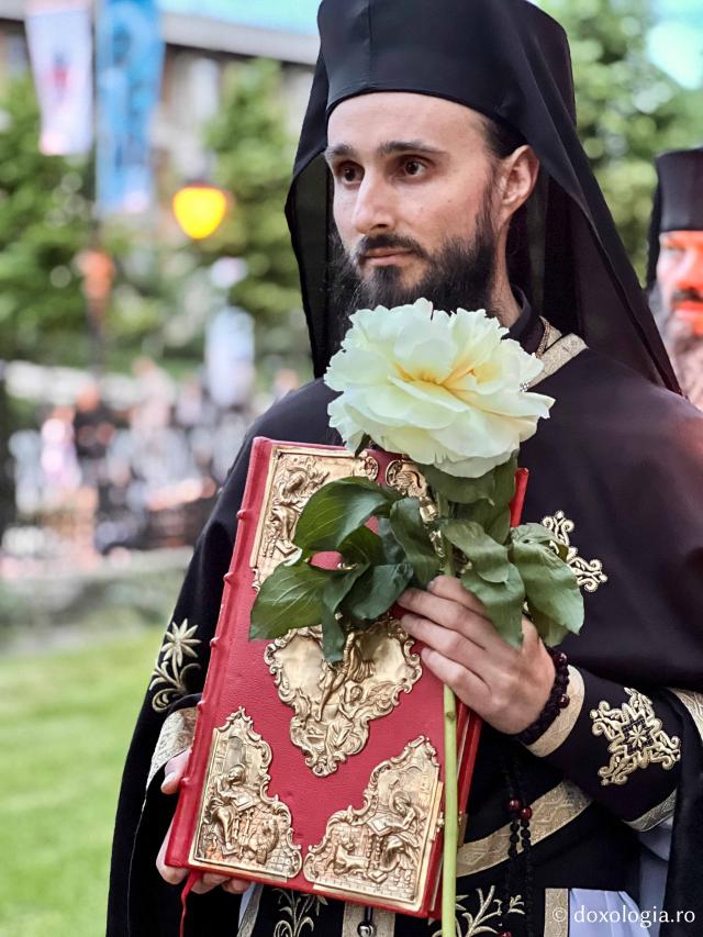 Denia Prohodului Domnului la Mănăstirea Sfinții Trei Ierarhi din Iași
