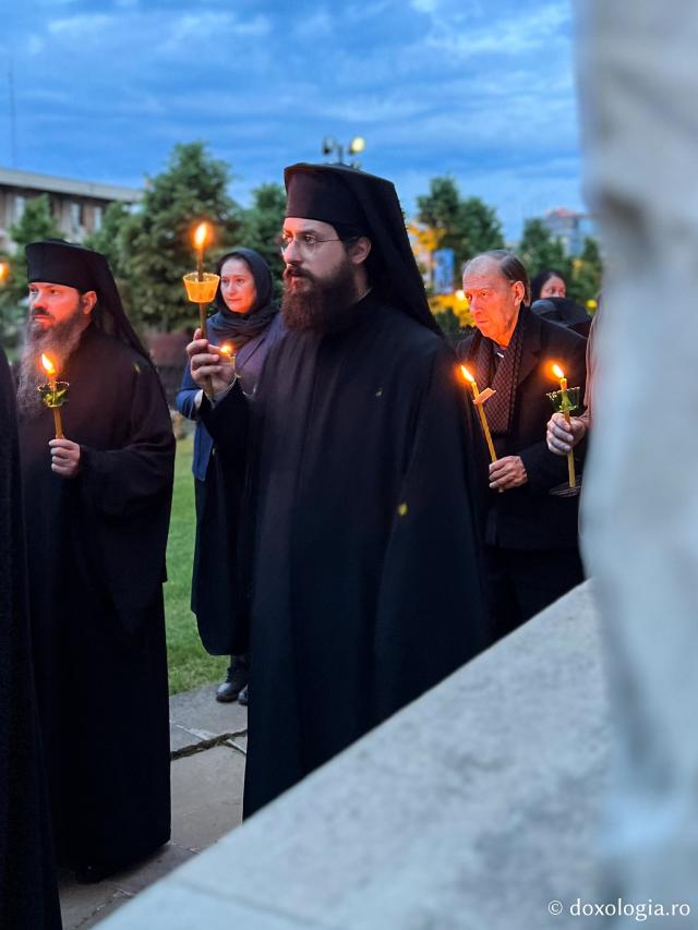 Denia Prohodului Domnului la Mănăstirea Sfinții Trei Ierarhi din Iași