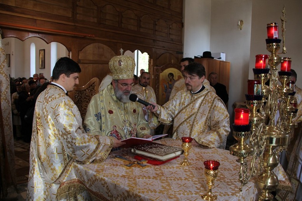 Poartă a cerului, sfinţită în Parohia Icuşeşti Poartă a cerului, sfinţită în Parohia Icuşeşti