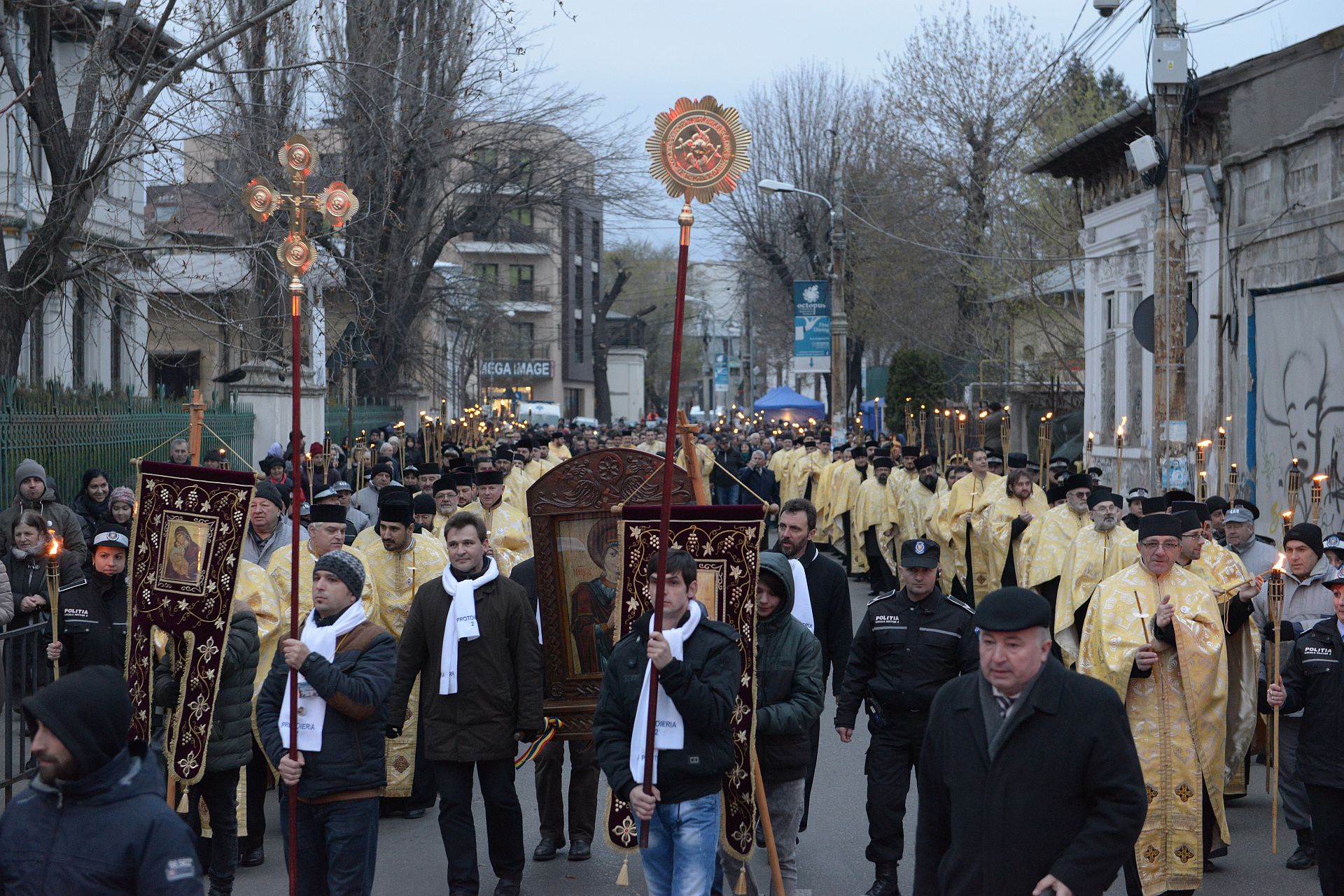 Procesiunea Lumina Ortodoxiei a avut loc la Bucureşti Doxologia