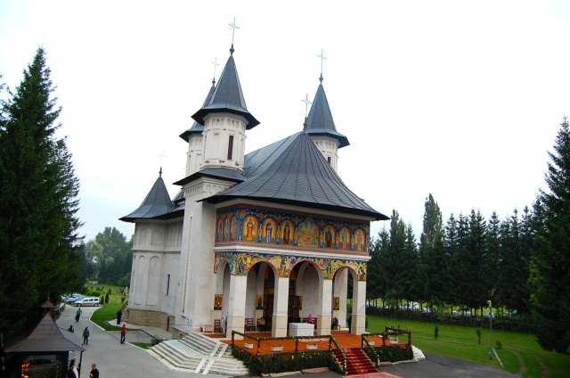 Mitropolia Ortodoxă a Europei Occidentale Meridionale organizează o tabăra internaţională de tradiţie şi spiritualitate