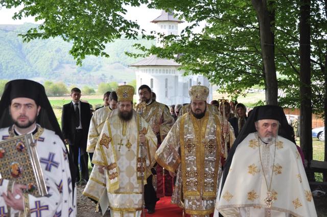 Doi ierarhi la hramul Mănăstirii Rus din Episcopia Sălajului