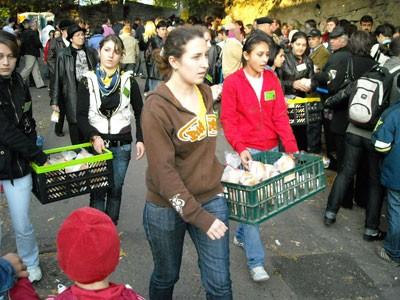 „Hrană pentru pelerini“ pe timpul sărbătorilor dedicate Sfintei Cuvioase Parascheva (2009)