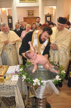 Liturghie arhierească şi Taina Sfântului Botez săvârşite la Biserica "Sfântul Nicolae" din Zalău