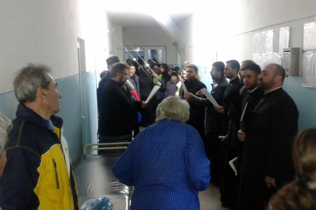 Membrii Corului preoțesc „Sfinții Apostoli” au vizitat Spitalul Municipal din Drăgășani