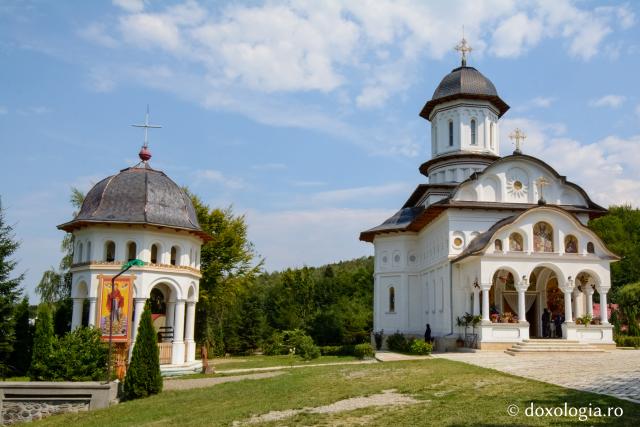 Mănăstirea „Sfinţii Apostoli Petru şi Pavel” – Cârţişoara, Sibiu