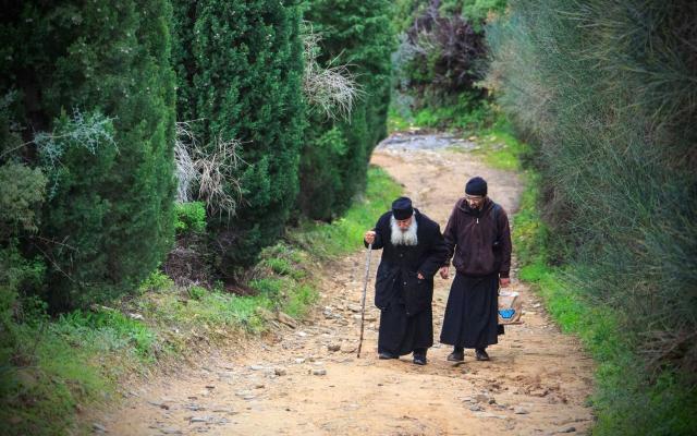 Părintele Gherasim de la Colciu, cel mai bătrân monah român aghiorit, a trecut la Domnul