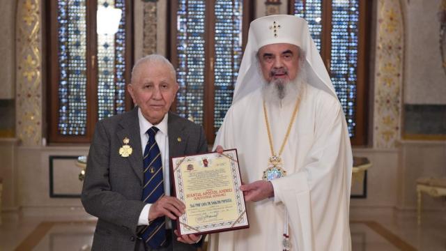 Academicianul Emilian Popescu a primit Ordinul „Sfântul Apostol Andrei Ocrotitorul României”