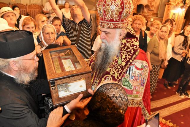 Brâul Maicii Domnului de la Mănăstirea Kato Xenia a ajuns la Catedrala din Râmnicu-Vâlcea