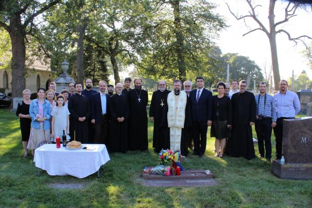 Înaltpreasfinţitul Părinte Nicolae a oficiat o slujbă de pomenire la mormântul lui Mircea Eliade