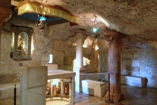 Peștera Laptelui de la Biserica Nașterii Domnului – Pelerinajul părintelui Cleopa la Locurile Sfinte