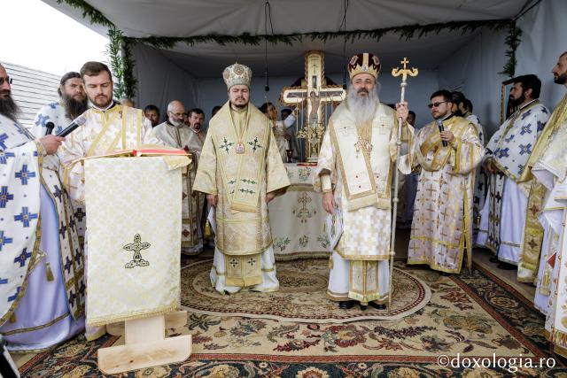 Praznicul Schimbării la Față a Domnului Hristos la Mănăstirea Ceahlău: Părintele Mitropolit Teofan a oficiat Taina Sfântului Botez și Sfânta Liturghie