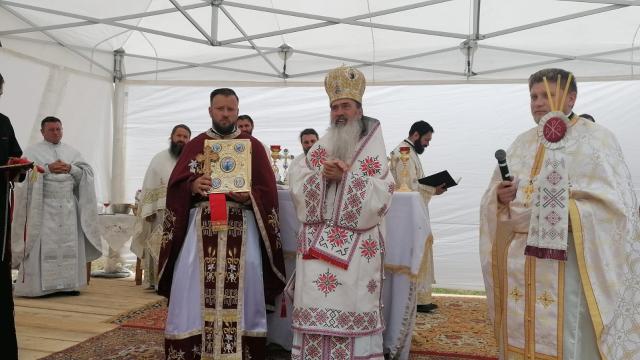 Prima Liturghie arhierească oficiată la Parohia Vadu – Constanța, după 20 ani