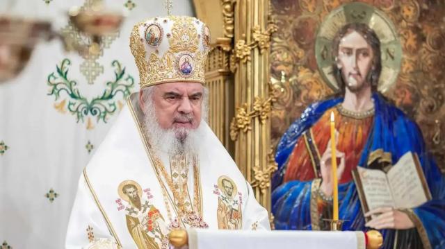 Părintele Patriarh Daniel: „Sfinții Trei Ierarhi, mari apărători ai prezenței lui Hristos Cel Smerit în oamenii care trec prin încercări”