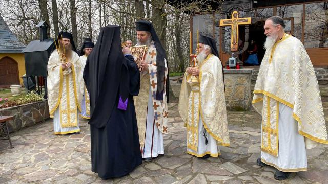 PS Nichifor Botoșăneanul a slujit în Sâmbăta Mare la Mănăstirea Sângeap-Basaraba
