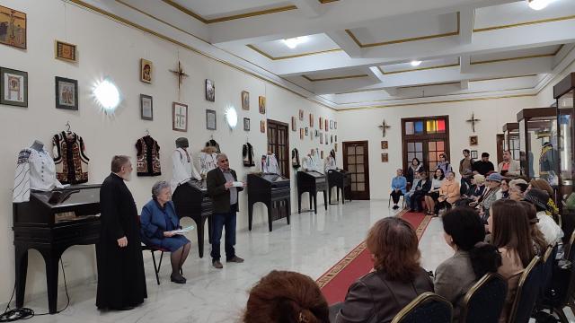 Expoziție de icoane și veșminte tradiționale la Cercul Militar din Iași