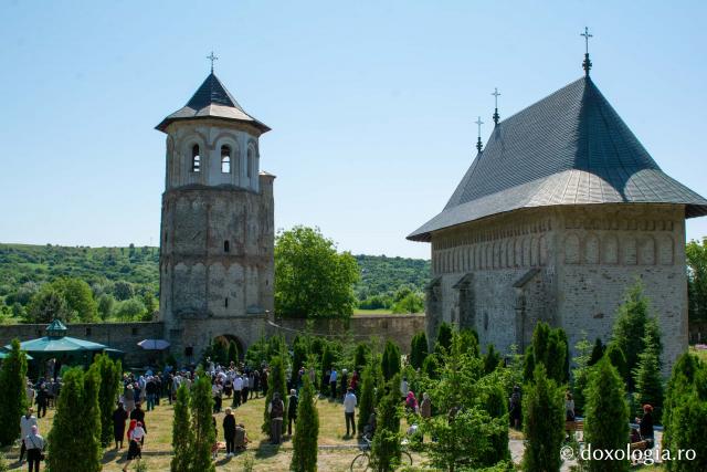 Praznicul Cincizecimii, la Mănăstirea Dobrovăț
