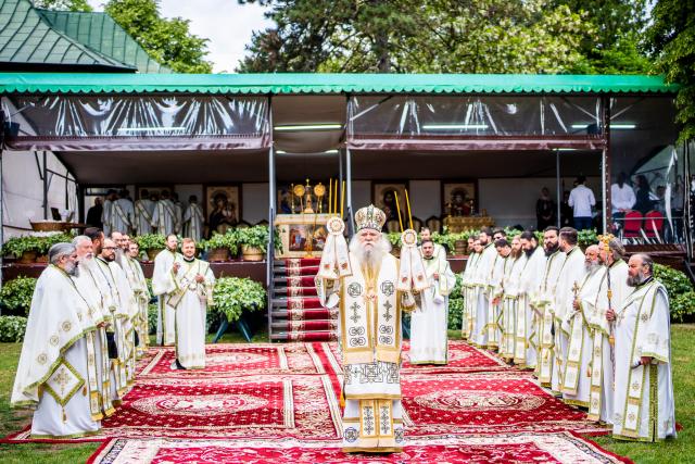 Sărbătoarea Pogorârii Sfântului Duh, la Mănăstirea „Sfântul Ioan cel Nou de la Suceava”