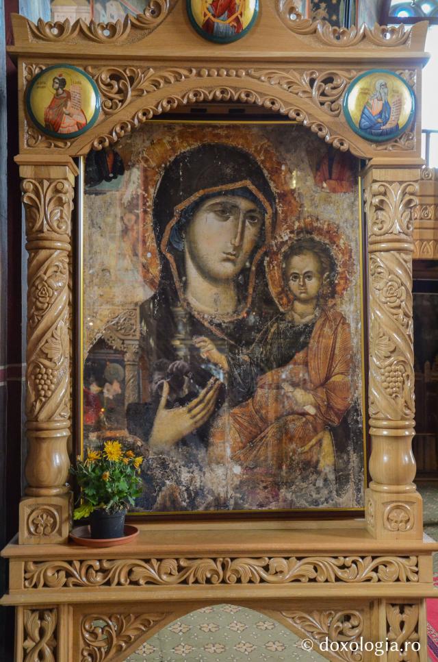 Copia icoanei Maicii Domnului de la Mănăstirea Neamț