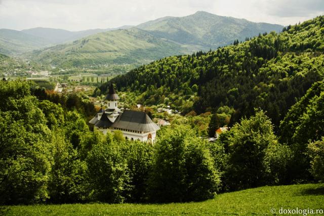 (Foto) Primăvara la Mănăstirea Pângărați 