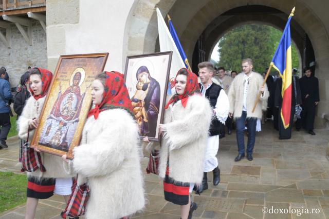 (Foto) Atmosferă de sărbătoare la Mănăstirea Putna