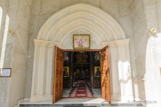 (Foto) Biserica „Izvorul Tămăduirii” a Mănăstirii Sihăstria Putnei 