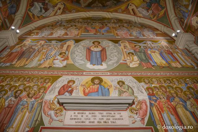 (Foto) Pictura Bisericii „Adormirea Maicii Domnului” a Mănăstirii Putna 