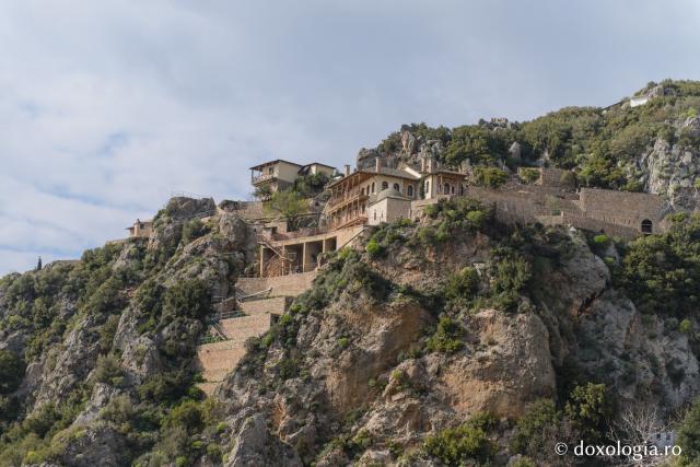 (Foto) Pași de pelerin la Sihăstria „Sfânta Ana Mică” – Athos 