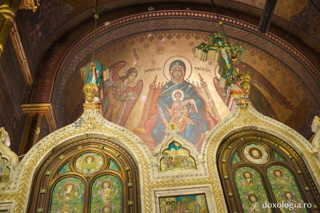 (Foto) Biserica Mănăstirii Sfinții Trei Ierarhi 