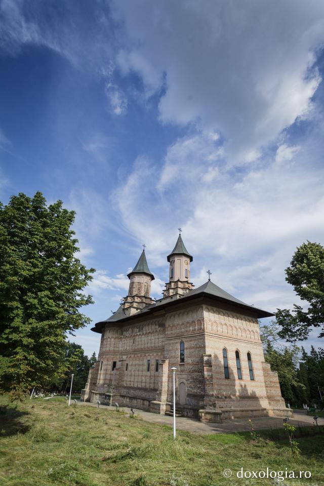 Galata - Mănăstirea al cărui nume provine de la un cartier din Constantinopol (galerie FOTO)