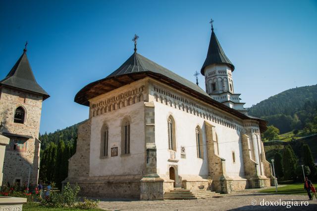 (Foto) Bistrița – una dintre cele mai mari mănăstiri din Moldova 