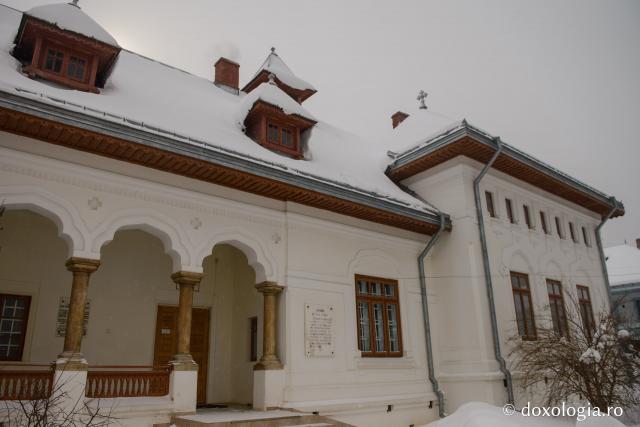 (Foto) Pelerin la Mănăstirea Văratec 