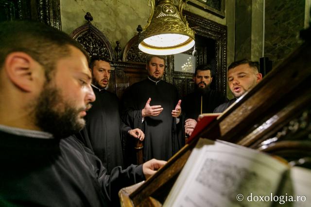 (Foto) Priveghere în cinstea Sfinților Spiridon și Andrei, la Catedrala din Iași – 2019