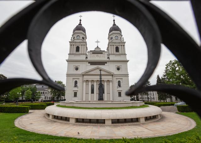 (Foto) Catedrala Mitropolitană din Iași: prima duminică alături de credincioși, după încetarea stării de urgență