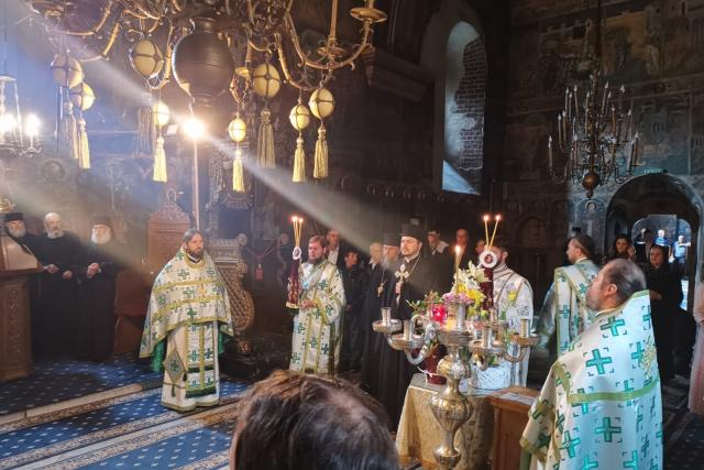 (Foto) Liturghie arhierească la Mănăstirea Neamț de sărbătoarea Nașterii Sfântului Ioan Botezătorul