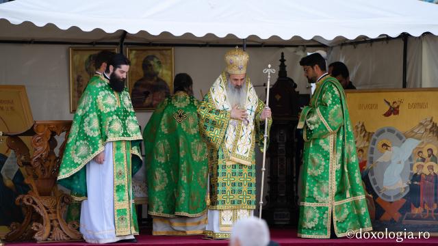 (Foto) Sărbătoarea Cincizecimii la Catedrala Mitropolitană din Iași