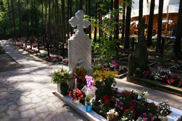 (Foto) Mănăstirea Sihăstria – o oază de linişte şi regăsire sufletească