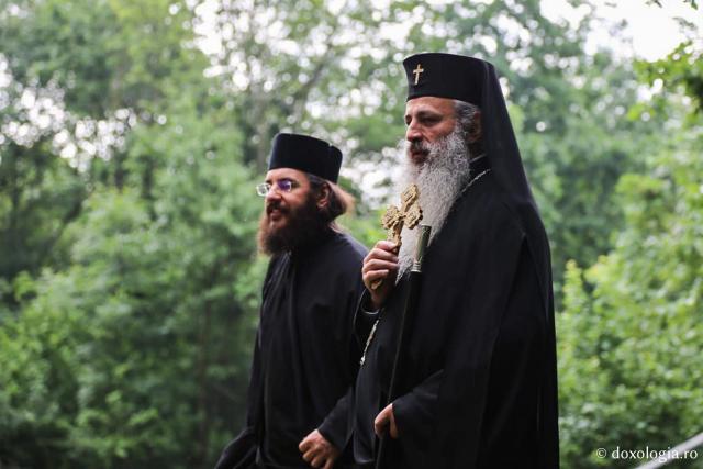(Foto) Sfânta Liturghie la Mănăstirea Cozancea
