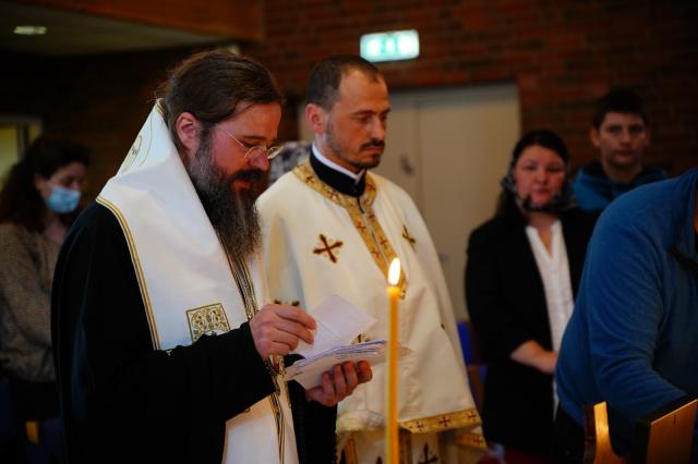 (Foto) Sărbătoarea Sfinților Apostoli Petru și Pavel, în biserica românească din Oslo