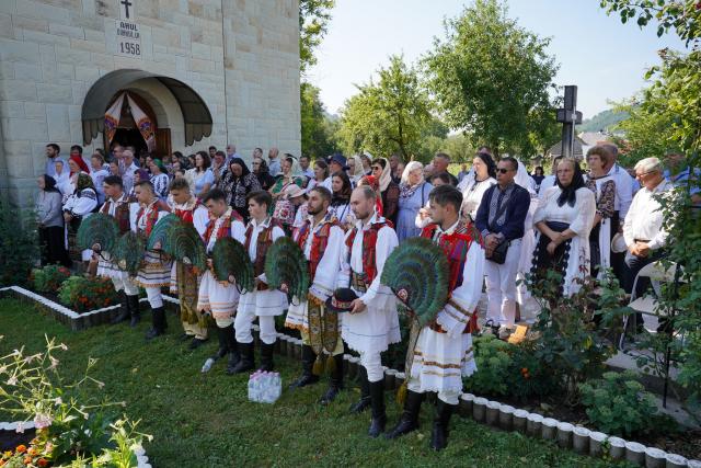 (Foto) Duminica a 6-a după Rusalii: PS Macarie a slujit în biserica din satul său natal