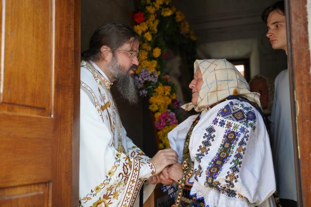 (Foto) Duminica a 6-a după Rusalii: PS Macarie a slujit în biserica din satul său natal