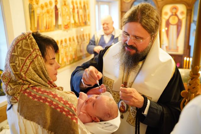 (Foto) Taina Sfântului Botez, la Paraclisul Episcopal din Stockholm