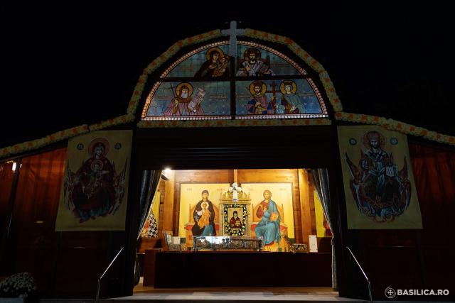 (Foto) Așezarea moaștelor Sfântului Dimitrie cel Nou la Baldachinul Sfinților