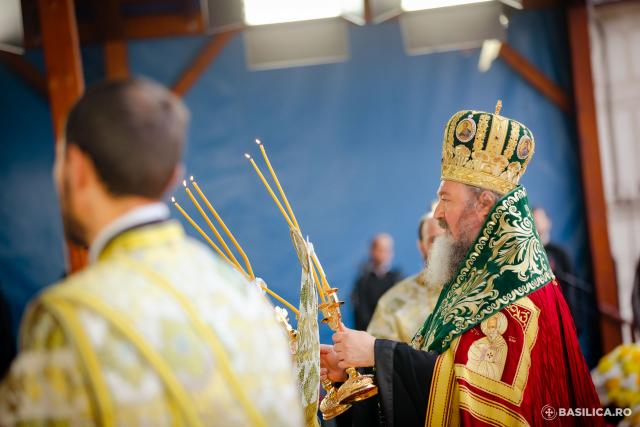 (Foto) Slujba de priveghere în cinstea Sfântului Ioan Iacob de la Neamţ, la Catedrala Patriarhală din Bucureşti