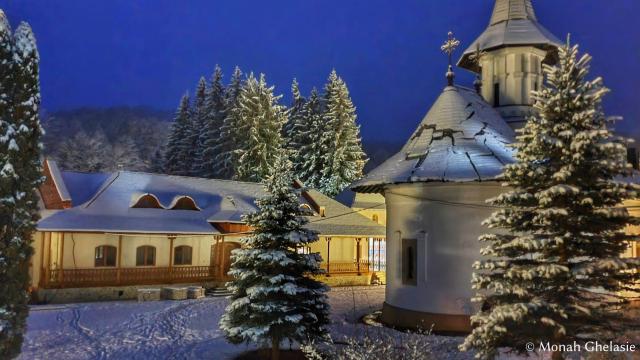 (Foto) Peisaj de iarnă la Mănăstirea Sihăstria