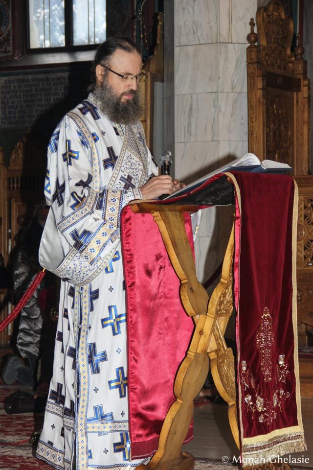 (Foto) Liturghie în cinstea primului mucenic al Bisericii, la Mănăstirea Sihăstria