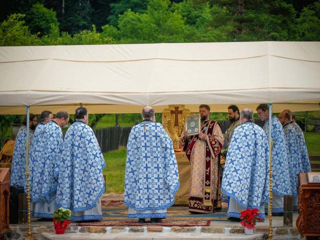 (Foto) Hram la Schitul Pocrov – Sfântul Atanasie Athonitul