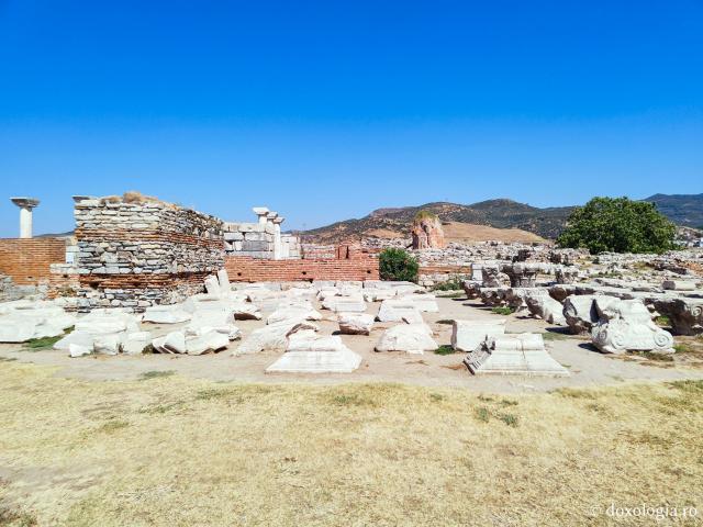 (Foto) Ruinele Bisericii Sfântul Ioan Teologul din Efes – locul unde a fost înmormântat Sfântul Apostol Ioan