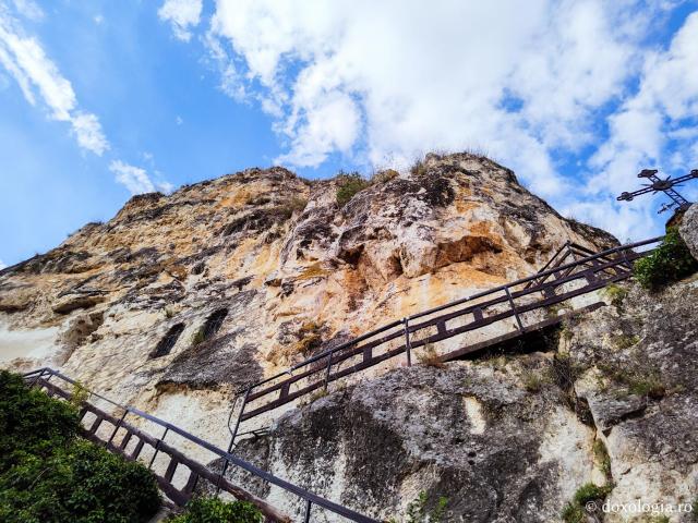 (Foto) Peștera unde s-a nevoit Sfântul Dimitrie cel Nou
