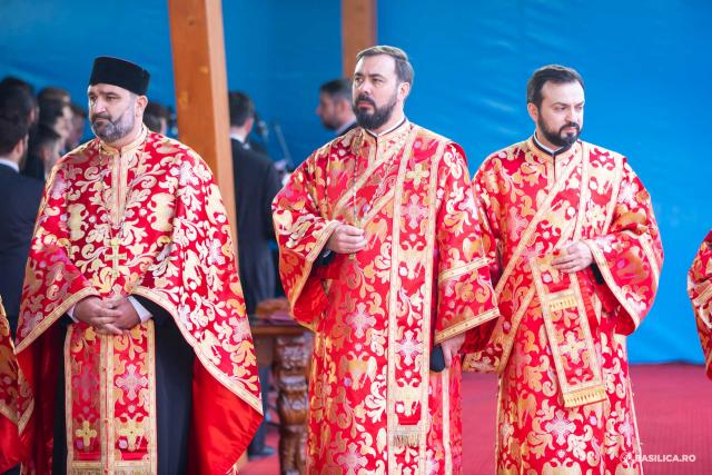 (Foto) Priveghere pentru Sfântul Mare Mucenic Dimitrie, Izvorâtorul de Mir, pe Dealul Patriarhiei – 2022